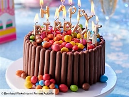 Avec à l'arrivée, de Bons Gâteaux - Joyeux Anniver